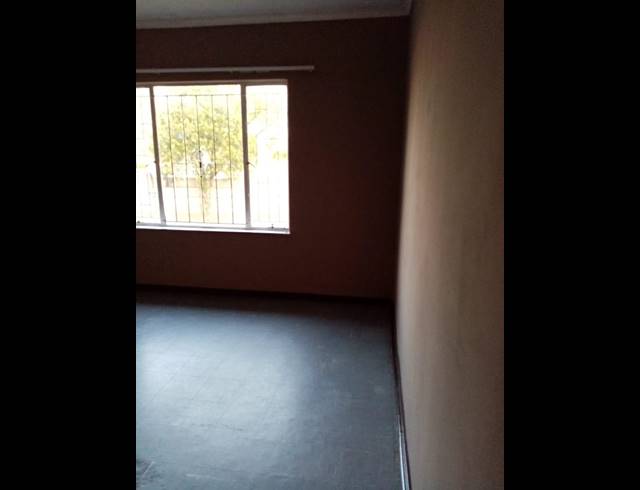3 BEDROOM FREESTANDING FOR SALE IN SIGNAL HILL